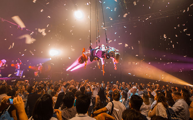 Singapore Night Festival 2019: Night Lights And Pulsating Performances At The Bras Basah.Bugis District 12 Fuerza Bruta. Image courtesy of Ozono Producciones