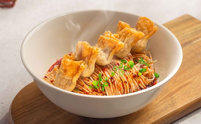 Noodle with Crispy Wanton in Spicy