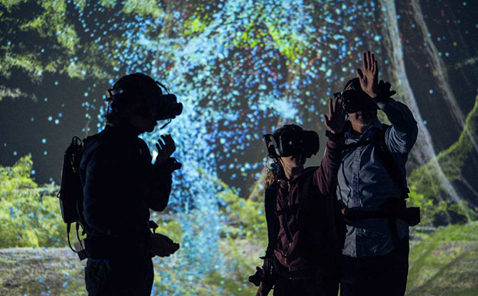 We Live In An Ocean of Air: Multi-Sensory VR Experience At ArtScience Museum We Live In An Ocean of Air: Multi-Sensory VR Experience At ArtScience Museum