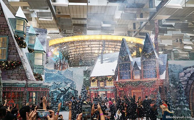 Snow And Light Show Timings At Changi Airport Terminal 3’s The Wizarding World Holiday at Changi