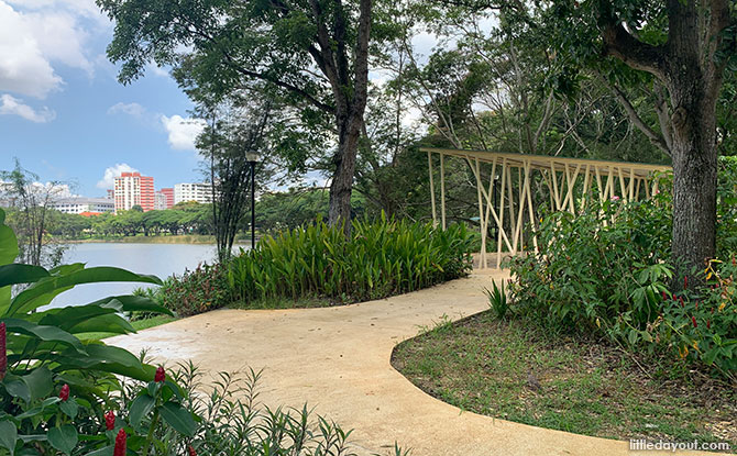 Punggol Park: Quiet Lakeside Getaway