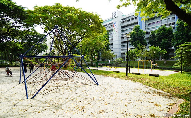 Bedok Town Park: A Walk In The Park Next To The PIE