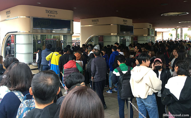 Queue at ticketing booth at Universal Studios Japan