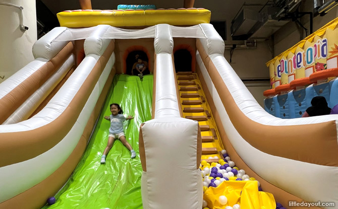 mega slide bouncetopia tengah