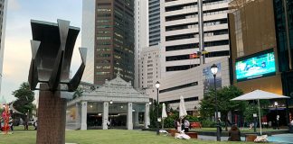 Raffles Place Park: City Space Amidst Skyscrappers