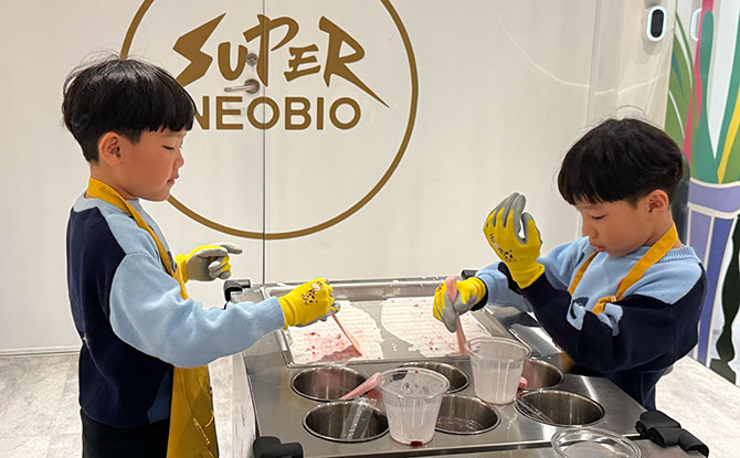 Chengdu Global Center: Discovering A Different Side Of Chengdu With 4 Indoor Playgrounds 9 Super Neobio: A City Where Kids Try on Adult Roles