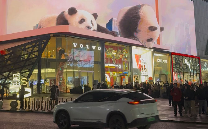 Chengdu With Kids: 8D7N Family-Friendly Holiday – More Than Just Pandas 9 3D LED screens in Chengdu