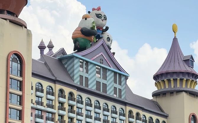 Arriving at the Chimelong Panda Hotel, Guangzhou 