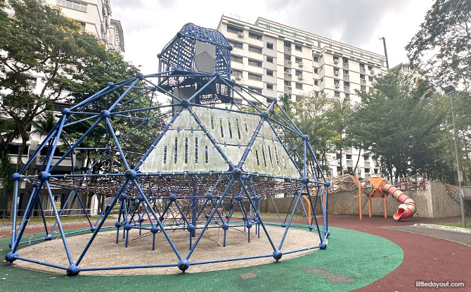 Circle Green Park: Three Playgrounds Including A Climbing Pyramid 1 Circle Green Park: Climbing Pyramid