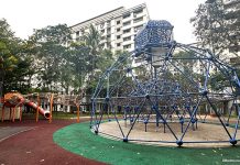 Circle Green Park: Three Playgrounds Including A Climbing Pyramid Circle Green Park: Three Playgrounds Including A Climbing Pyramid