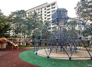 Circle Green Park: Three Playgrounds Including A Climbing Pyramid Circle Green Park: Three Playgrounds Including A Climbing Pyramid