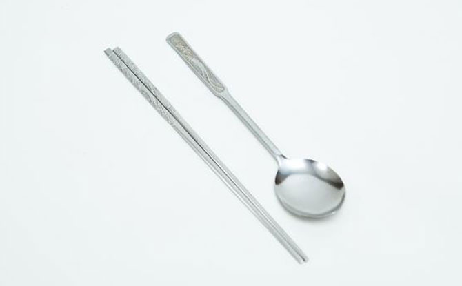 Sujeo (spoon and chopsticks)