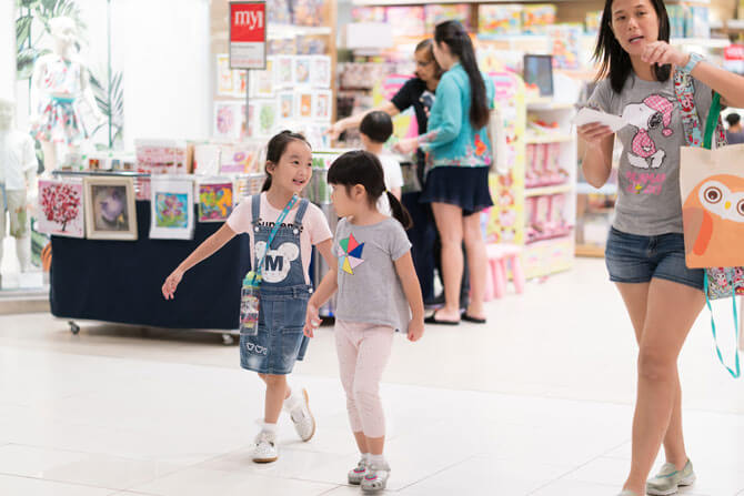 Children and adults alike had fun thinking out of the box to find the animals in our Urban Treasure Hunt clues.