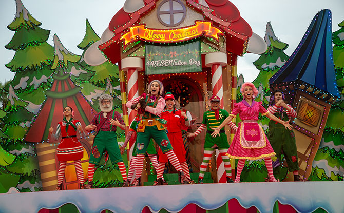 A Universal Christmas - Resorts World Sentosa