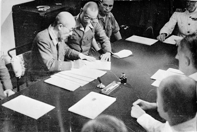 JAPANESE SURRENDER AT SINGAPORE, 4 SEPTEMBER 1945