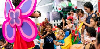 e-Kids-having-fun-at-the-HSBC-Singapore-Rugby-7s-2019