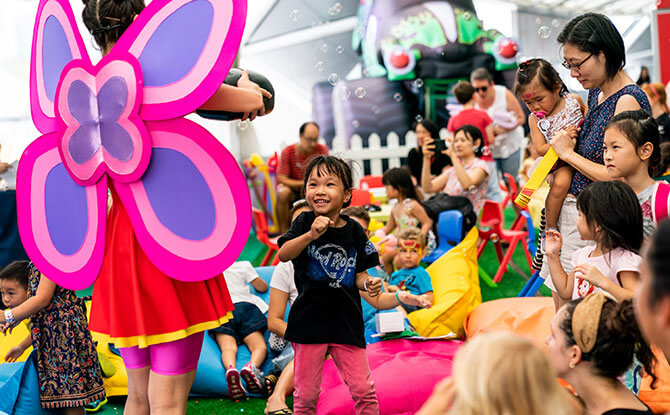 e-Kids-having-fun-at-the-HSBC-Singapore-Rugby-7s-2019