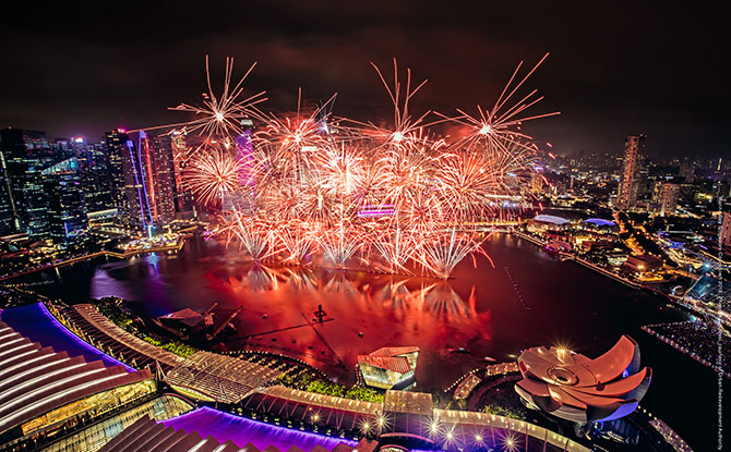 New Year’s Eve In Singapore 2018: Where To Countdown To Fresh Beginnings In 2019 e-Marina-Bay-Singapore-Countdown-2018.-Photo-by-Colossal,-courtesy-of-Urban-Redevelopment-Authority_Touched_R1