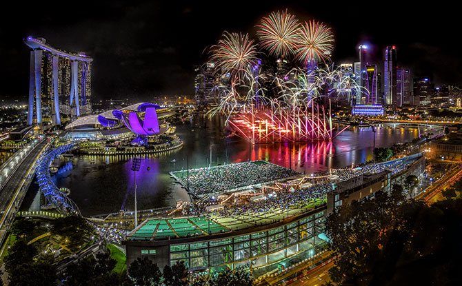 Marina Bay Singapore Countdown 2019: 5 Exciting Activities To Ring In The New Year e-Smoke_Clouds-removed_20173112_11pm_1min-fireworks_AndrewJKTan_DSC_1396