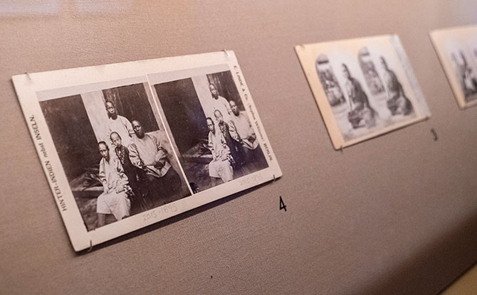 Stereoscopic photographs. On left, a photo of Peranakan tycoon Tan Kim Ching and family. Image courtesy of Peranakan-Museum.