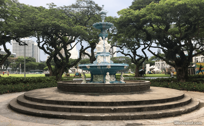 Esplanade Park: Playground in the City & Walk of Memories 7 Tan Kim Seng Fountain