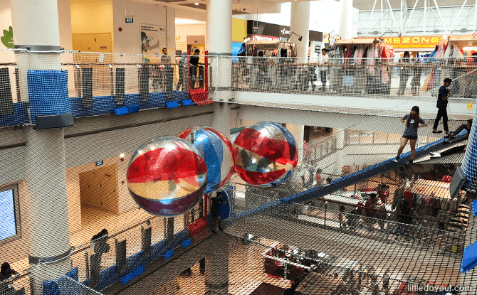 Inflatable Balls at Airzone