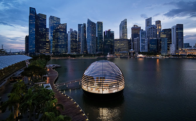 World's First: Floating Apple Store