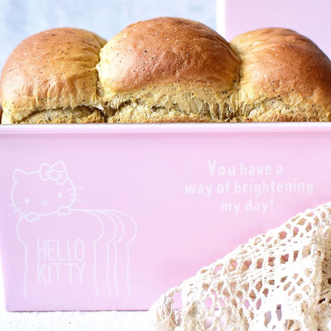 CHEFMADE’s Hello Kitty Cookware Collection: Kawaii In The Kitchen + Giveaway 3 CHEFMADE Hello Kitty Bread Mould Box