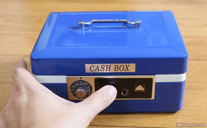 How to protect a cashbox from prying fingers