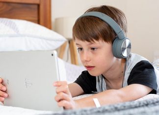 Bite-Sized Parenting: Talking To Digital Natives About Online Harms Bite-Sized Parenting: Talking To Digital Natives About Online Harms