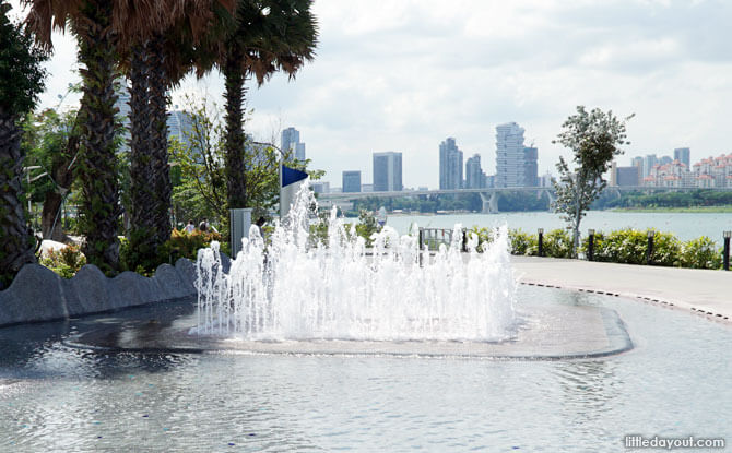 Water Fountains at Marina Barrage