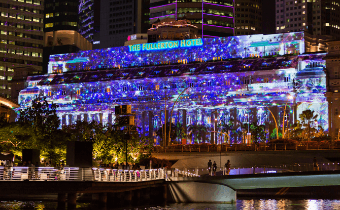 Fullerton Hotel Facade Light Show