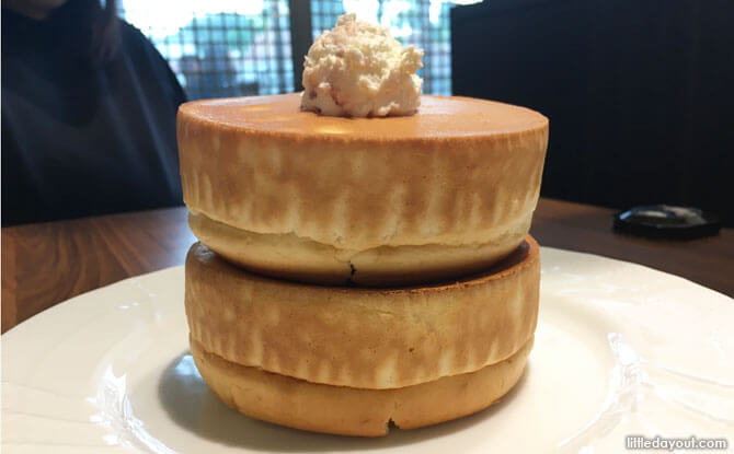 Hoshino Coffee’s Double Pancake Souffle Style