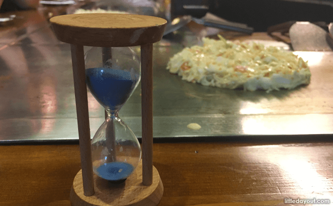 Hour glass to track cooking time