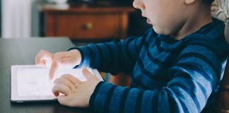 Bite-sized Parenting: Four Tips On How To Connect With Our Kids In The Age Of Digital Disconnection