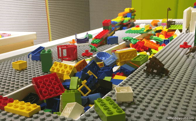 Regular toy construction bricks