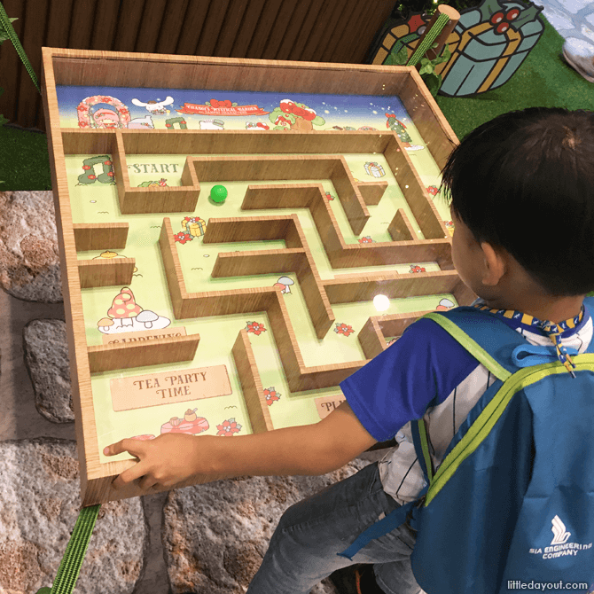 Maze game at Changi Airport