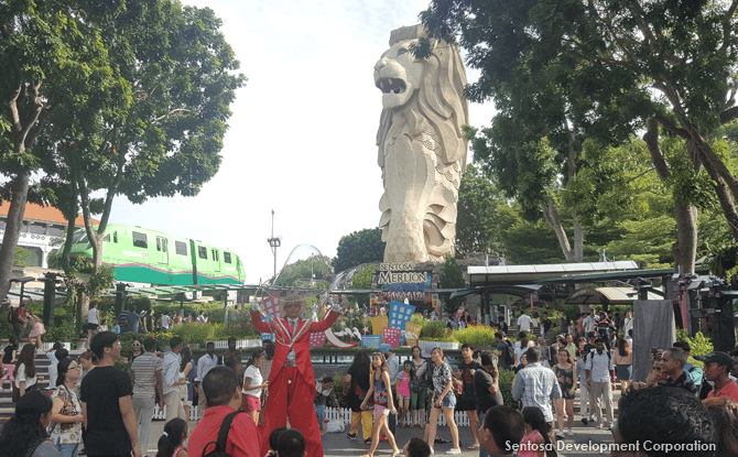 Performances at Merlion Plaza