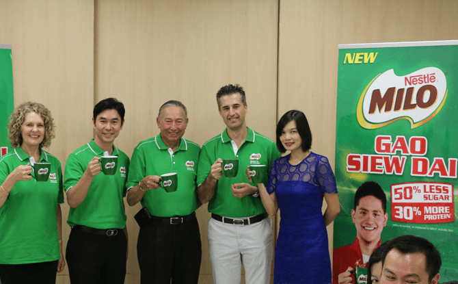 Ms Susan Kevork, Nestlé Regional Nutritionist, Mr Chow Phee Chat, Director, Marketing Communications and Corporate Affairs of Nestlé Singapore, Mr Colin Schooling, Mr Olivier Aprikian, Head, MILO®, Research & Development and Ms Audrey Tong, Senior Deputy Director of Corporate & Industry Partnerships of HBP toasting with the new MILO® Gao Siew Dai.