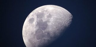 e-moon-1527501_1920
