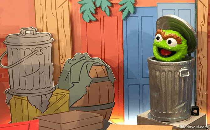 Oscar the Grouch, Changi Airport