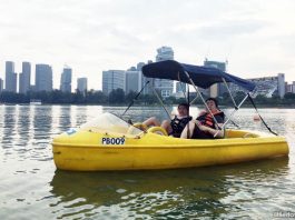 there are more leisurely ways to venture out to the water, one of which is to take out a pedal boat in Singapore at the Kallang Basin from the Water Sports Centre.