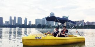 there are more leisurely ways to venture out to the water, one of which is to take out a pedal boat in Singapore at the Kallang Basin from the Water Sports Centre.
