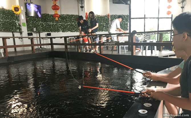 Prawning Places In Singapore: Where To Go To Catch Prawns Prawning Places In Singapore: Where To Go To Catch Prawns