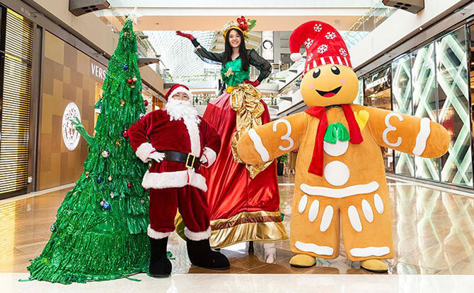 Marina Bay Sands Roving Mascots - Santa in Singapore 2019