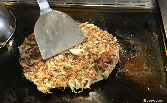 Making okonomiyaki at Sakura Tei, Harajuku