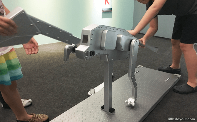 Building the Dino Skeleton, Robot Dino Factory