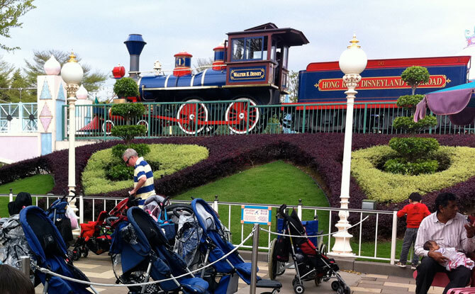 Disneyland Railway - Hong Kong Disneyland Theme Park