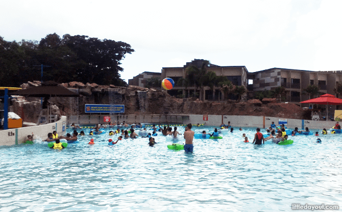 Tsunami Wave Pool at Wild Wild Wet, Downtown East