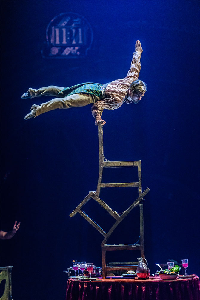 Upside Down World, Kurios - Cirque du Soleil